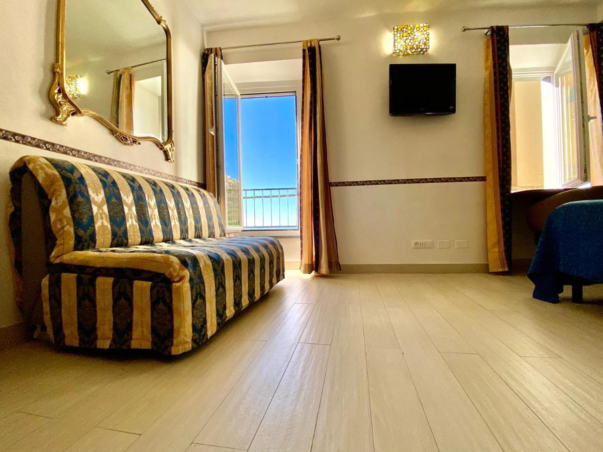 The Manarola Main Plaza Hotel Eksteriør billede