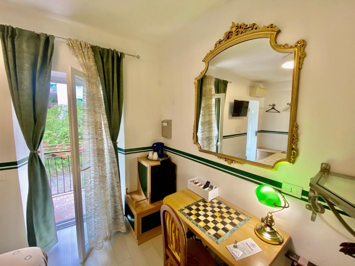 The Manarola Main Plaza Hotel Eksteriør billede